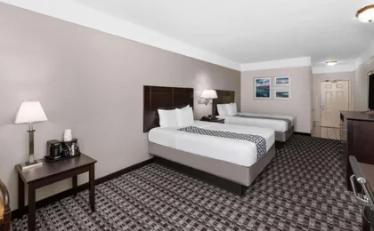 La Quinta Inn & Suites by Wyndham Deer Park