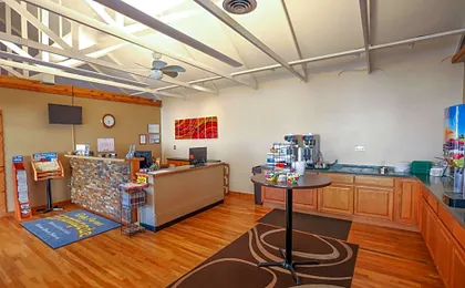 Super 8 by Wyndham Branson / Shepherd of the Hills Exwy
