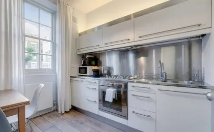 The Foxhole - Fitzrovia - by Frankie Says