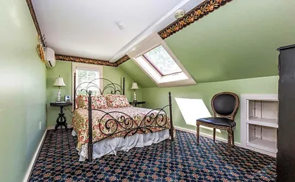 The Elmhurst Inn