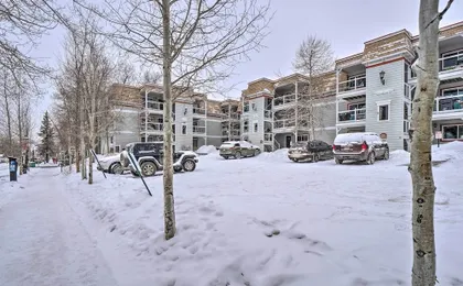 Walk to Lifts: Main Street Breck Condo w/ Mtn View