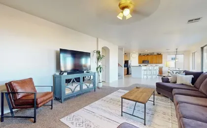 Hot Tub & Game Room: Poolside Paradise in Phoenix!