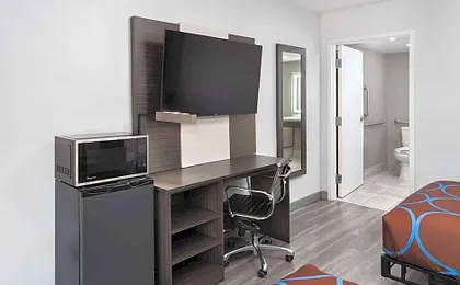 Super 8 by Wyndham Baltimore Northwest