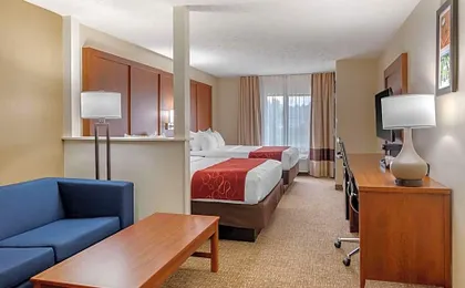 Comfort Suites Speedway - Kansas City