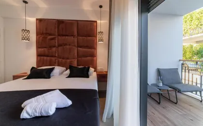 Vagabundo Beachfront Apartment 1 - Luxury - Sea Views - Free Parking
