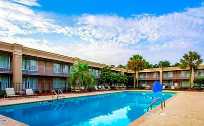 Clarion Inn & Suites Dothan South