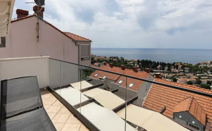 Guest House Kono - Two-Bedroom Apartment with Balcony And Sea View - Marka Gjaje Street