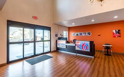 Motel 6-Jourdanton, TX