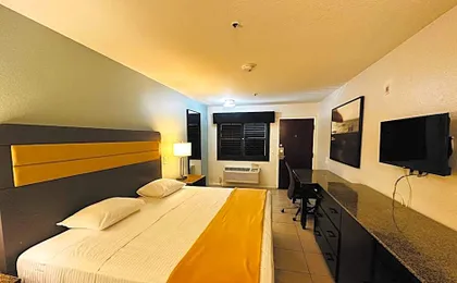 Casa Blanca Hotel - Cypress, Buena Park