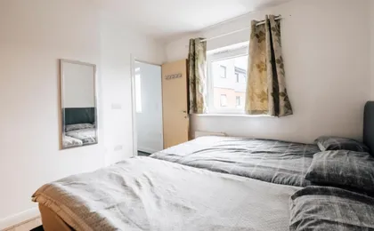 Lloyd St Apartment