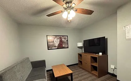 AmericInn by Wyndham Galesburg
