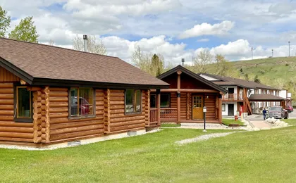 Beartooth Hideaway Inn And Cabins