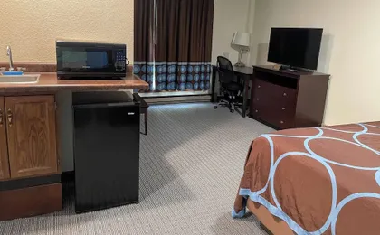 AmeriVu Inn & Suites