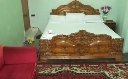Royal Guest House & Service Apartment