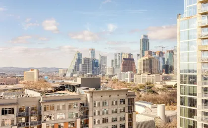New Austin High Rise w/ Luxe Amenities Rooftop Pool, Gym, Yoga Studio & More!