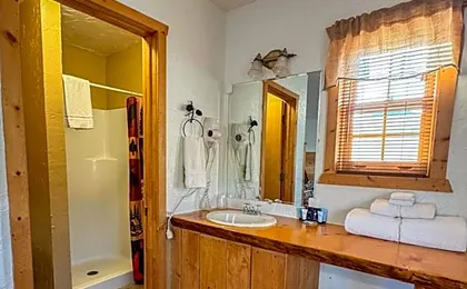 Chinook Winds Lodge