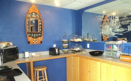 Lighthouse Cove Inn