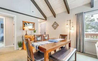 Cozy Estes Park Condo w/ Balcony + Fireplace!