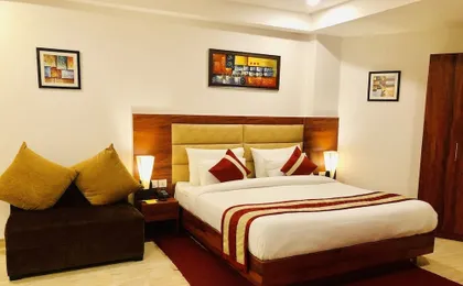Red Crown Hotel