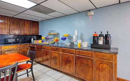 Executive Inn & Suites