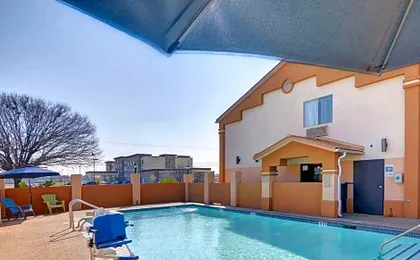 Quality Inn Forest Hill - Fort Worth South