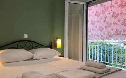 Athenian Vintage Style 2 Bdr Apartment