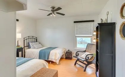 Pet-friendly Galveston Home - Walk to Beaches!