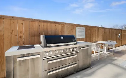 Sky-high Comfort 1BR Gym Pool Pet Friendly