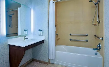 Holiday Inn Express Hotel & Suites Auburn Hills By IHG