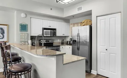 Beachfront Condo: Gulf & Poolside Fun!