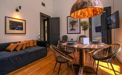 Art Pantheon Entire First Floor (Four-Bedrooms)