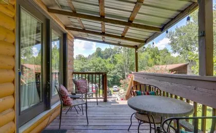 3 Mi to Great Smoky Mtn NP: Riverfront Retreat