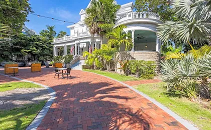 Classic King- Curry Mansion with Heated Pool!