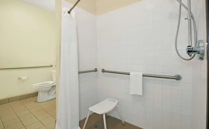 Econo Lodge Inn & Suites