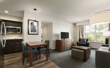 Homewood Suites by Hilton Kansas City-Airport