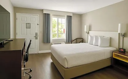 Days Inn by Wyndham Bradenton I-75