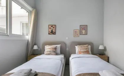 Kolonaki Cocoon - 2-BR Stylish Apt with Backyard in Kolonaki