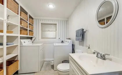 1 Mi to Maine Street! Mcm-style Home in Brunswick