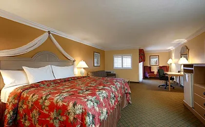 Best Western Harbour Inn & Suites Huntington - Sunset Beach