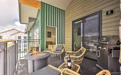 Condo w/ Mountain Views in Heart of Downtown!