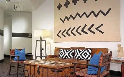 Independence Square 308, Top Floor Hotel Room with Ideal Downtown Location