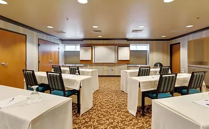 Holiday Inn Express Hotel & Suites Warwick-Providence Airport By IHG