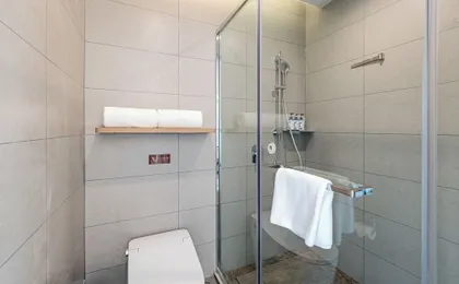 Home Inn Plus Hotel Beijing Guozhan Liufang Subway Station