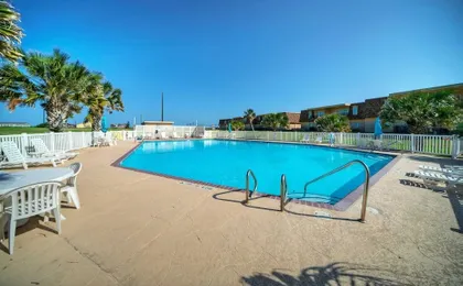 Oceanfront Condo w/ Private Balcony Pool + Tennis Bubbly Blew by Avantstay