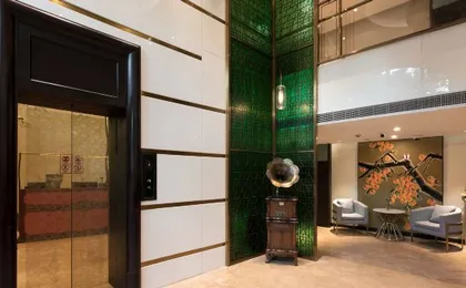 London Hotel (Shanghai Ruby Road Subway Station)
