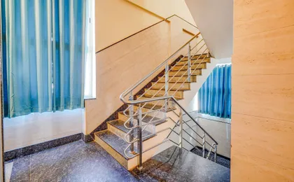 Fabhotel Grand Vista Inn