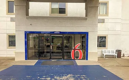 Motel 6-Woodway, TX