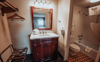 Lamplighter Inn & Suites North