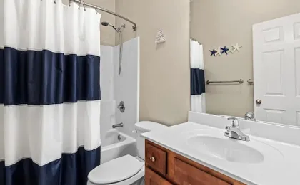 3BR Condo Near Peaceful Lake w/ Large Pool, Close to Beach!