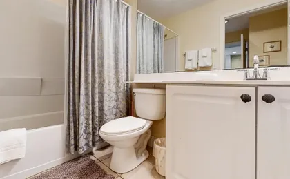 Oceanfront Condo With Great Ocean View, Balcony, Fast Wifi & 2 Shared Pools